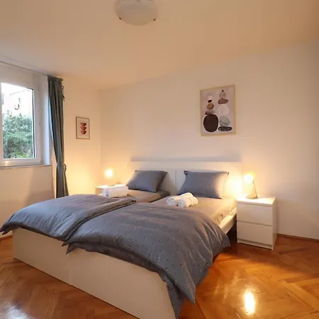 Vili, Oasis Step To The Sea