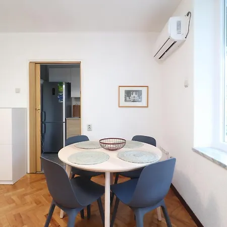 Apartment Vili, Oasis Step To The Sea *